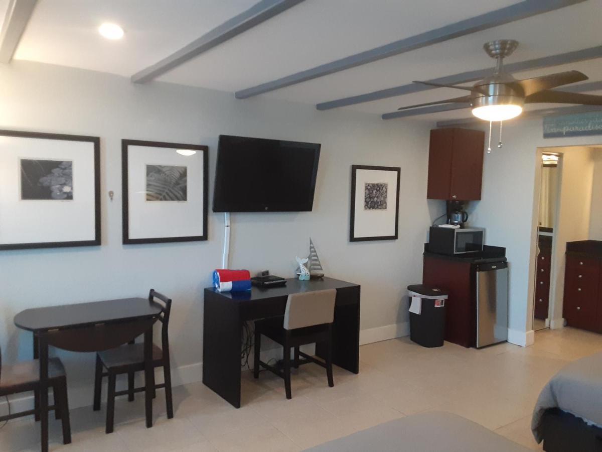 River Delight,Studio109, Beach & Pool Steps Away + Wifi Ruskin Ngoại thất bức ảnh