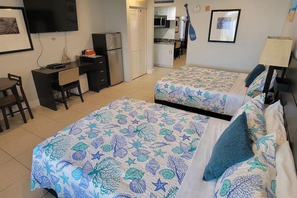 River Delight,Studio109, Beach & Pool Steps Away + Wifi Ruskin Ngoại thất bức ảnh